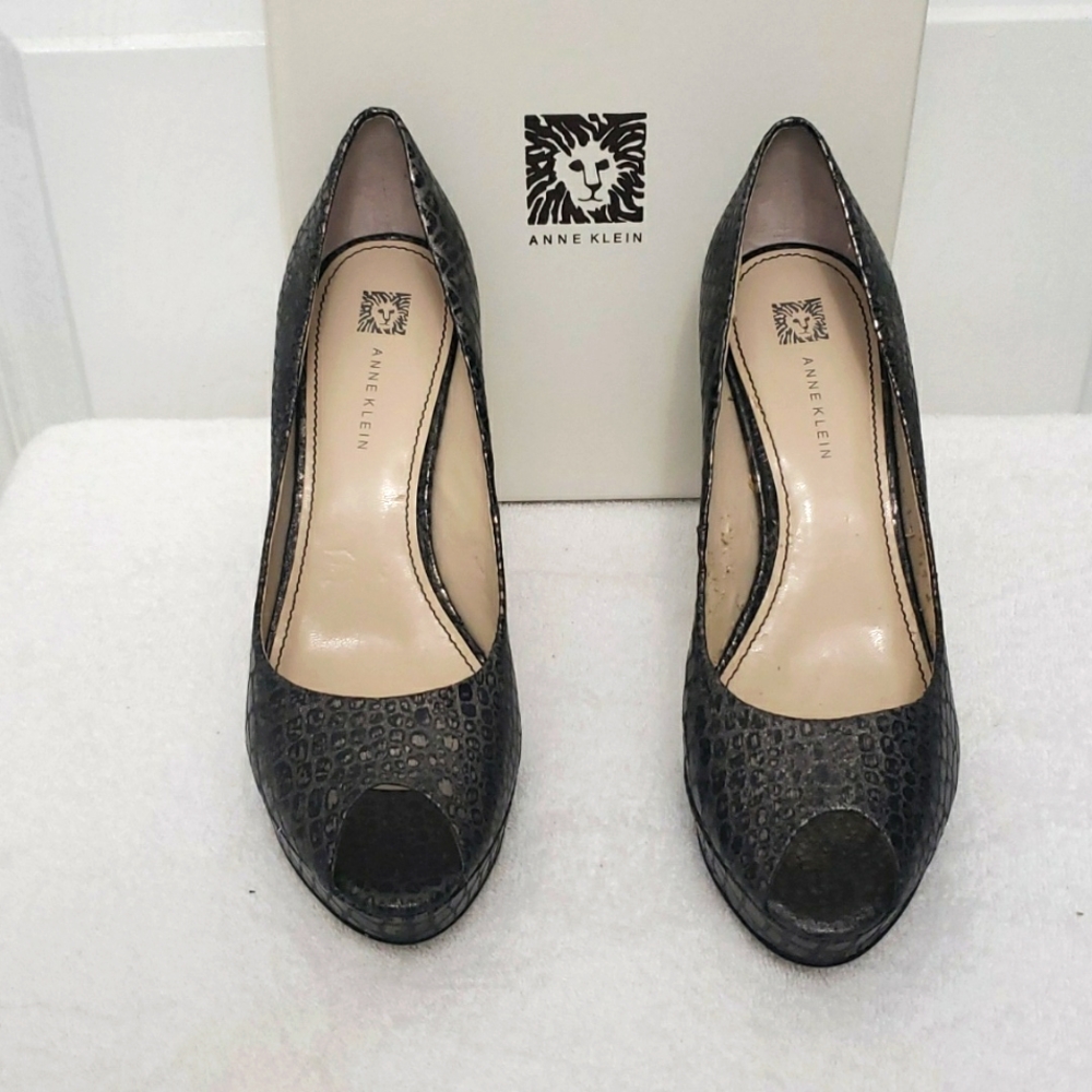 Anne Klein Serafina Peep toe pumps- Size 10M